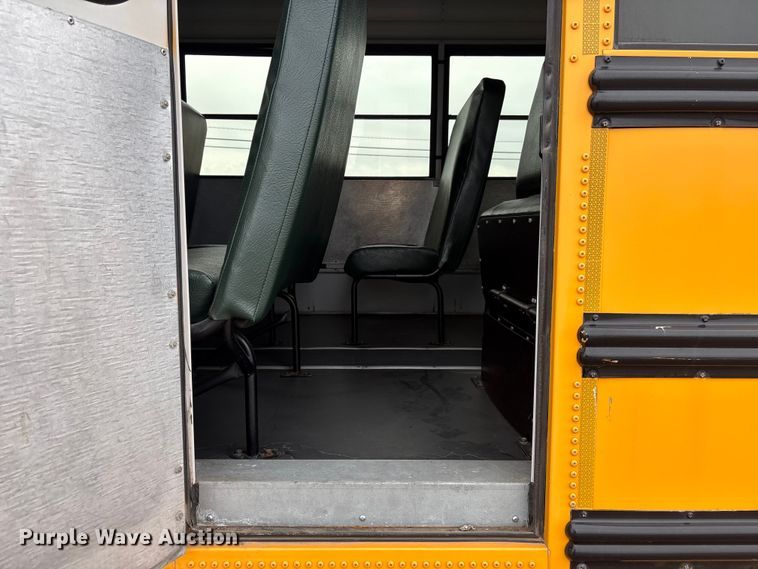 image for item FG2808 2014 Thomas Built HDX school bus