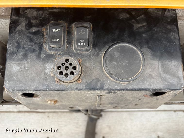 image for item FG2808 2014 Thomas Built HDX school bus