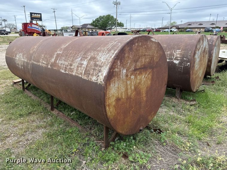 image for item FH6573 (3) fuel tanks and pumps