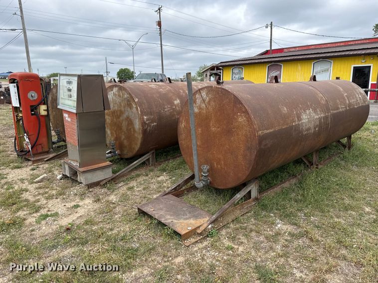 image for item FH6573 (3) fuel tanks and pumps