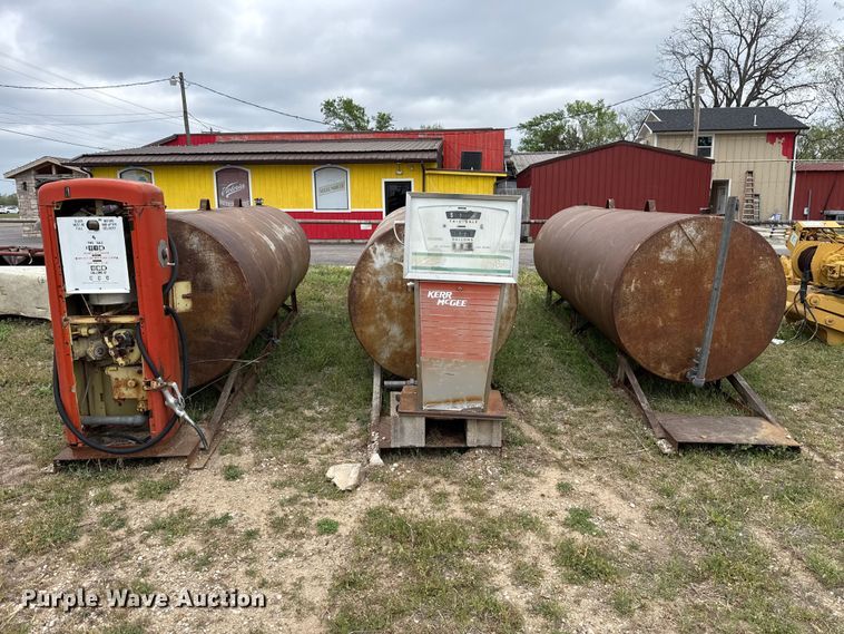 image for item FH6573 (3) fuel tanks and pumps