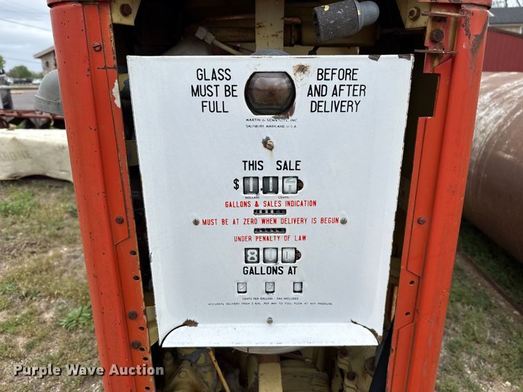 image for item FH6573 (3) fuel tanks and pumps