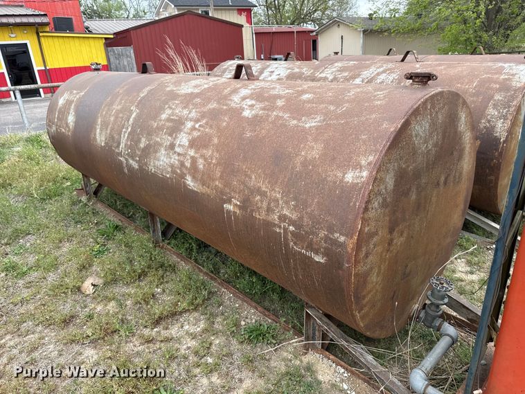 image for item FH6573 (3) fuel tanks and pumps