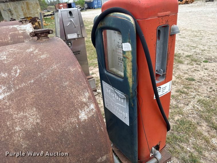 image for item FH6573 (3) fuel tanks and pumps
