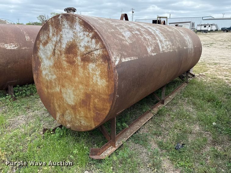 image for item FH6573 (3) fuel tanks and pumps