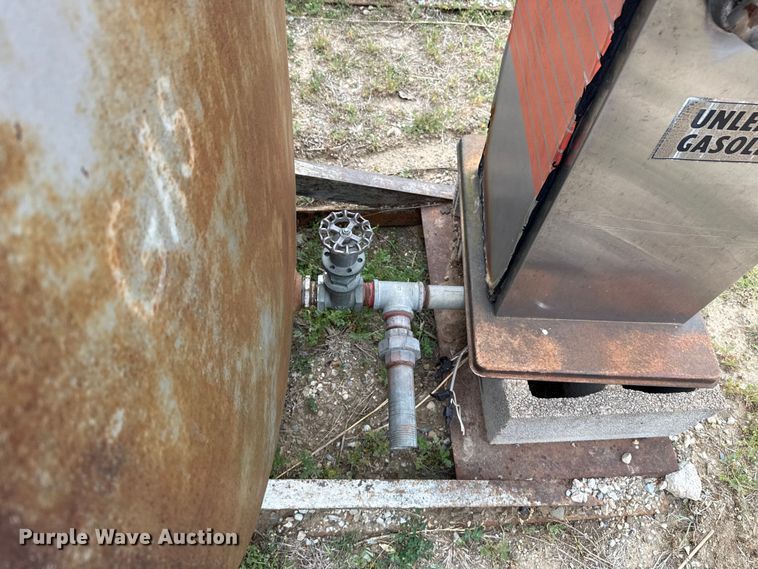 image for item FH6573 (3) fuel tanks and pumps