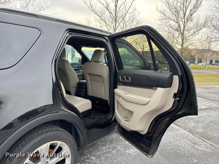 image for item FH7005 2019 Ford Explorer SUV