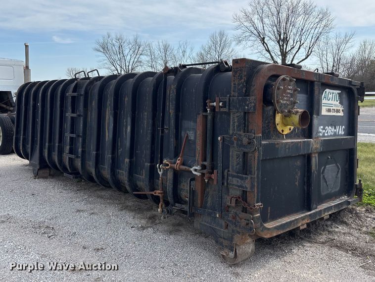 image for item FH7025 May Fabricating Co., Inc. Wastequip roll-off tank
