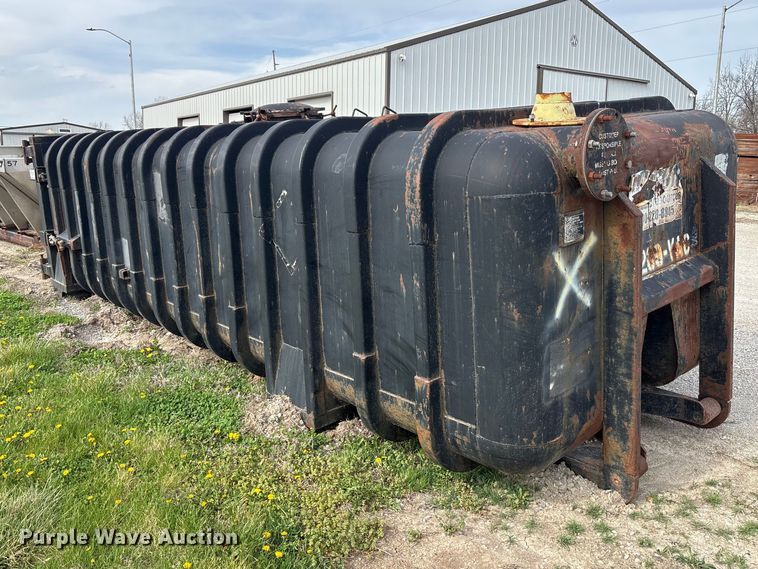 image for item FH7025 May Fabricating Co., Inc. Wastequip roll-off tank