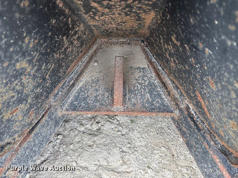 image for item FH7025 May Fabricating Co., Inc. Wastequip roll-off tank