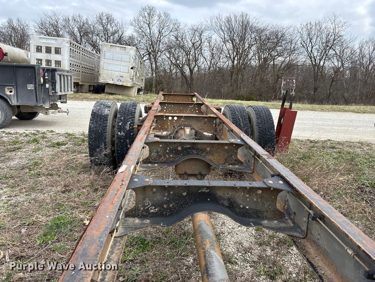 image for item FH7034 2006 GMC C7500 truck cab and chassis