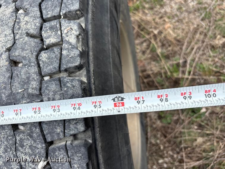 image for item FH7034 2006 GMC C7500 truck cab and chassis