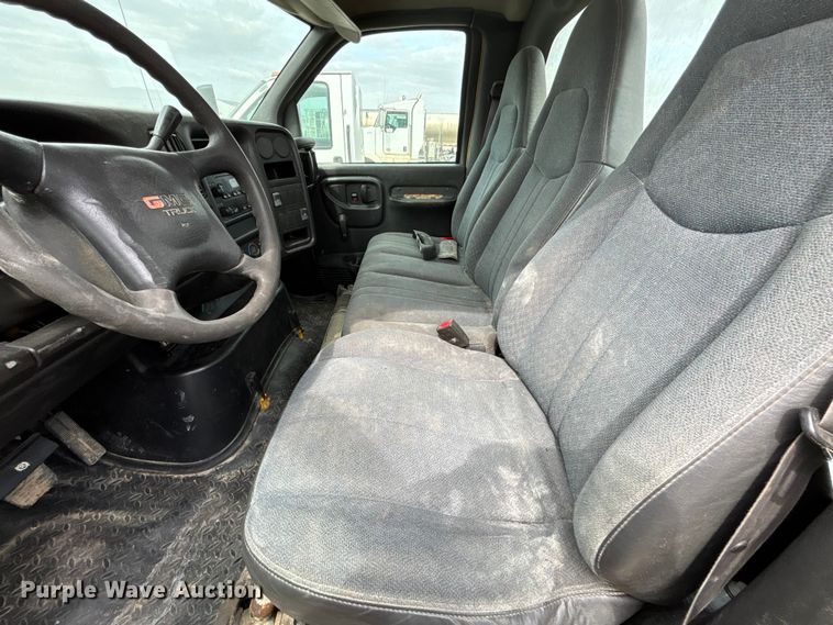 image for item FH7034 2006 GMC C7500 truck cab and chassis