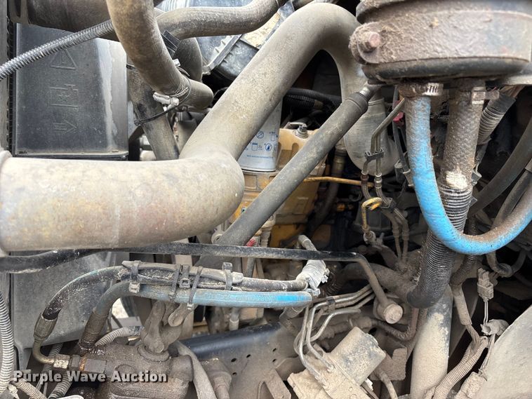 image for item FH7034 2006 GMC C7500 truck cab and chassis