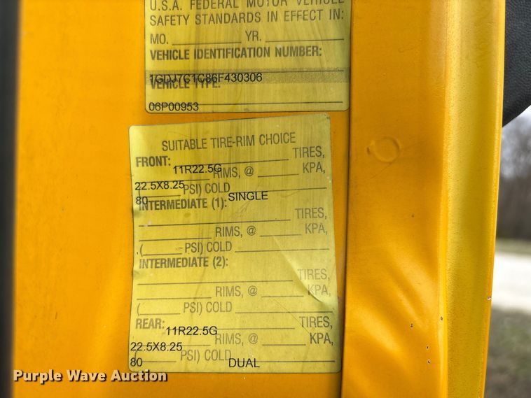 image for item FH7034 2006 GMC C7500 truck cab and chassis