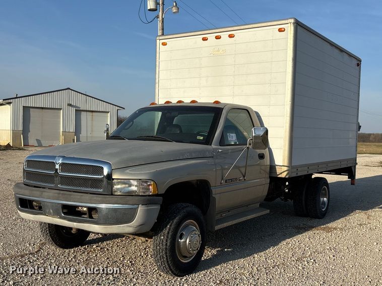 image for item FH7041 1999 Dodge Ram 3500 box truck