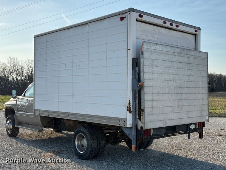 image for item FH7041 1999 Dodge Ram 3500 box truck