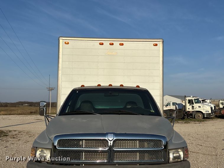 image for item FH7041 1999 Dodge Ram 3500 box truck