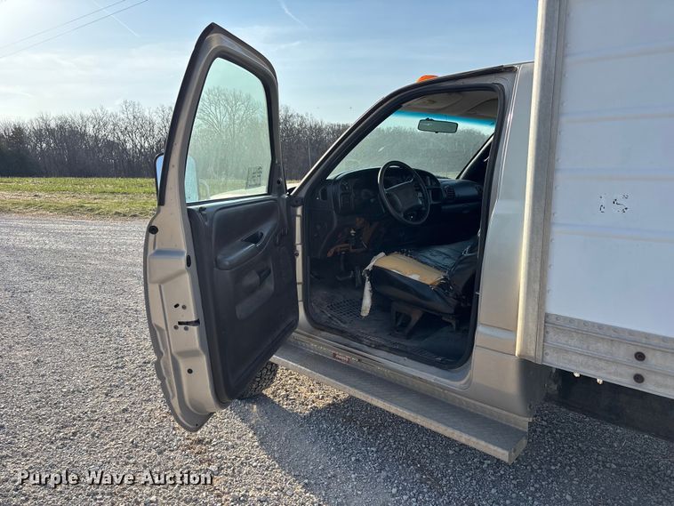 image for item FH7041 1999 Dodge Ram 3500 box truck
