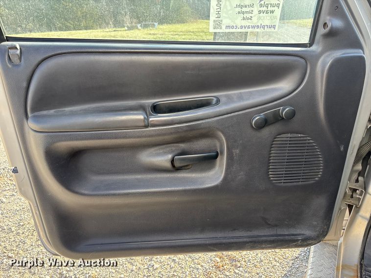 image for item FH7041 1999 Dodge Ram 3500 box truck