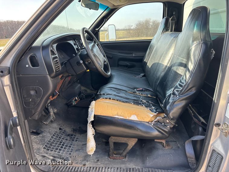 image for item FH7041 1999 Dodge Ram 3500 box truck