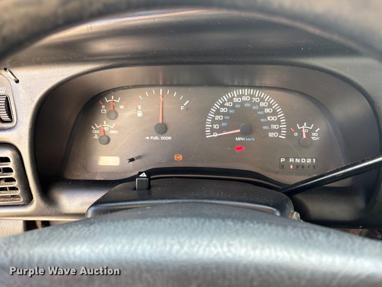 image for item FH7041 1999 Dodge Ram 3500 box truck