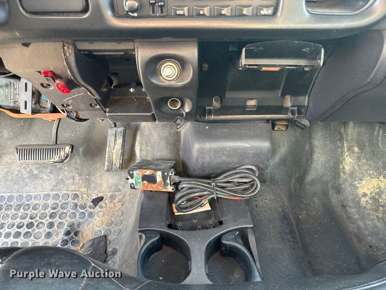 image for item FH7041 1999 Dodge Ram 3500 box truck