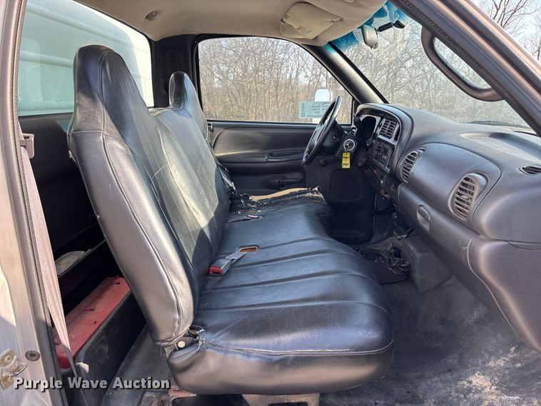 image for item FH7041 1999 Dodge Ram 3500 box truck