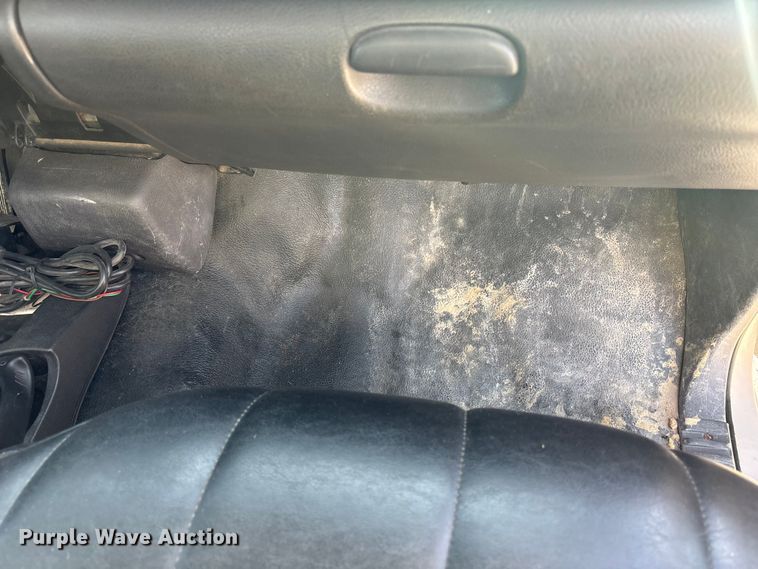 image for item FH7041 1999 Dodge Ram 3500 box truck