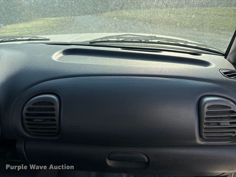 image for item FH7041 1999 Dodge Ram 3500 box truck