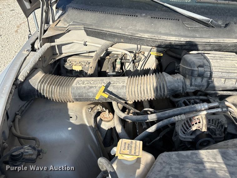 image for item FH7041 1999 Dodge Ram 3500 box truck