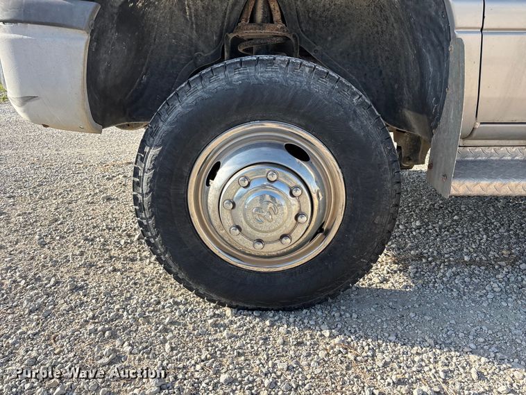 image for item FH7041 1999 Dodge Ram 3500 box truck