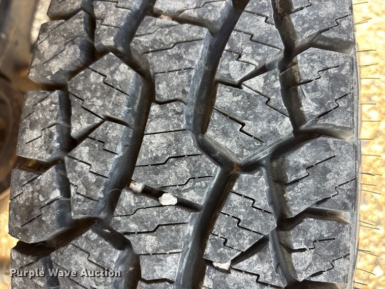 image for item FH7041 1999 Dodge Ram 3500 box truck