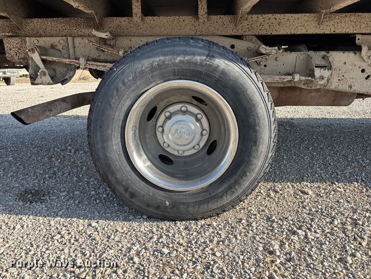 image for item FH7041 1999 Dodge Ram 3500 box truck