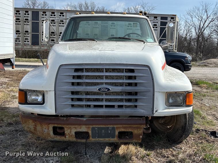 image for item FH7042 1998 Ford F800 truck cab and chassis