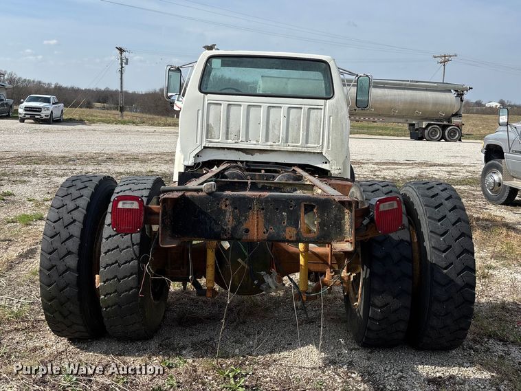 image for item FH7042 1998 Ford F800 truck cab and chassis