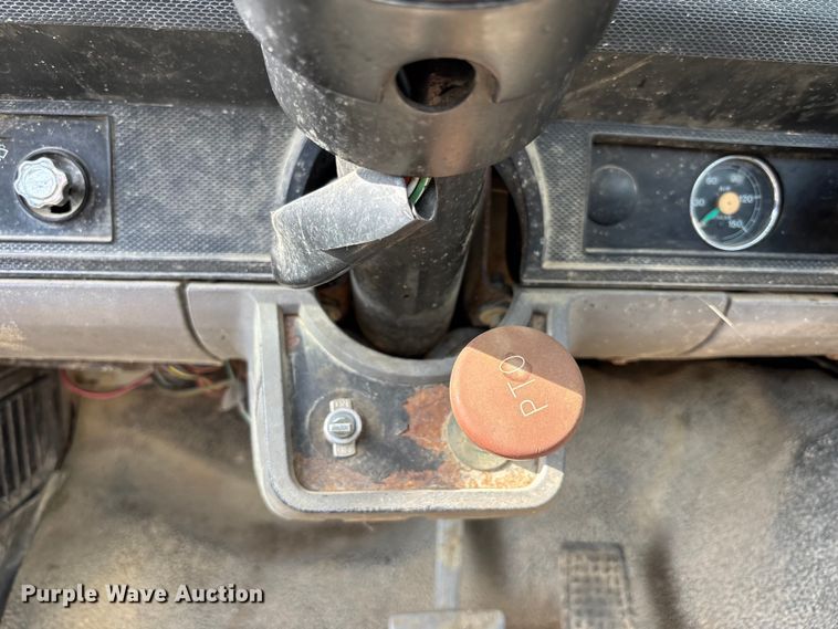 image for item FH7042 1998 Ford F800 truck cab and chassis