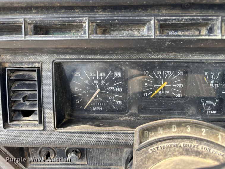 image for item FH7042 1998 Ford F800 truck cab and chassis