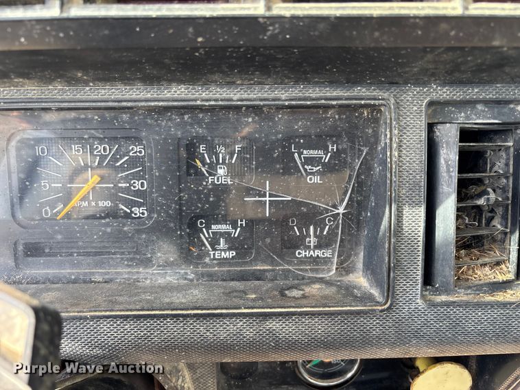 image for item FH7042 1998 Ford F800 truck cab and chassis