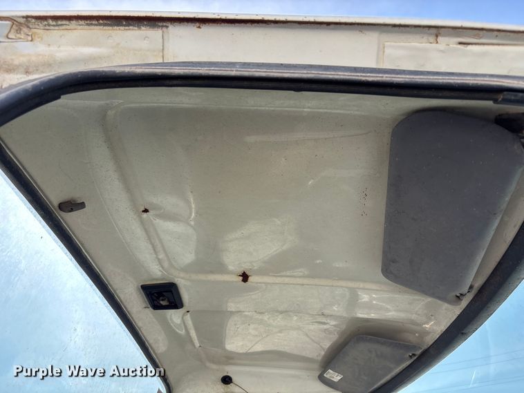 image for item FH7042 1998 Ford F800 truck cab and chassis