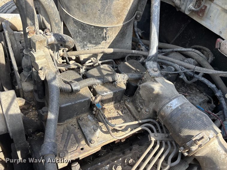 image for item FH7042 1998 Ford F800 truck cab and chassis