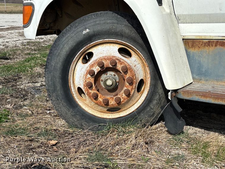 image for item FH7042 1998 Ford F800 truck cab and chassis