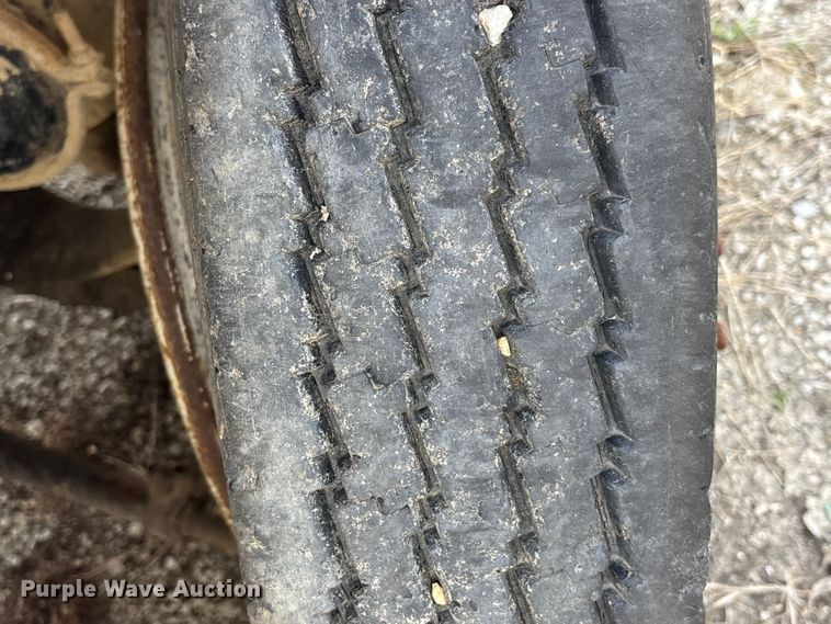 image for item FH7042 1998 Ford F800 truck cab and chassis