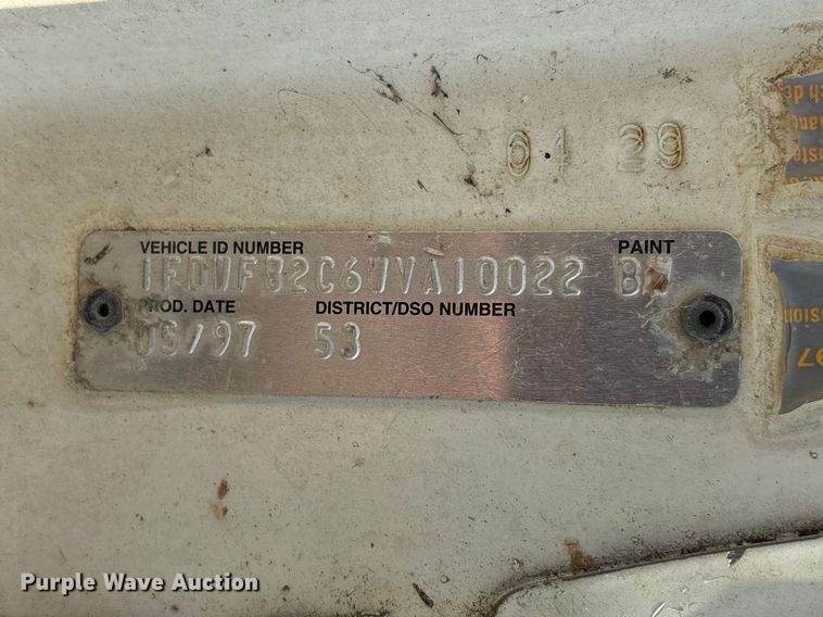 image for item FH7042 1998 Ford F800 truck cab and chassis