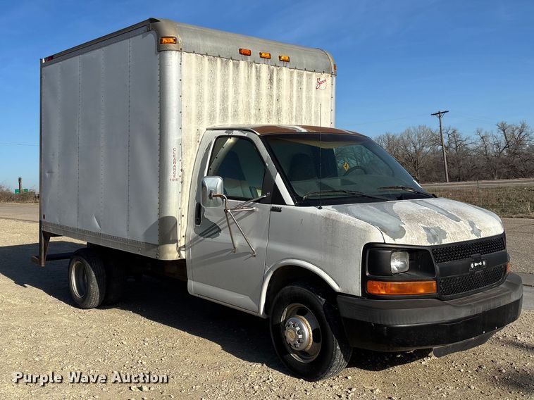 image for item FI0788 2004 Chevrolet  Express box truck