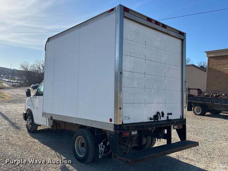image for item FI0788 2004 Chevrolet  Express box truck