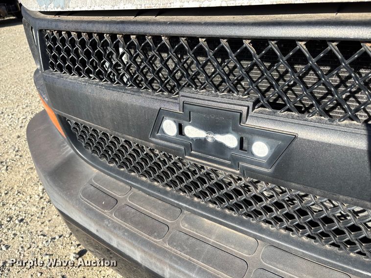 image for item FI0788 2004 Chevrolet  Express box truck