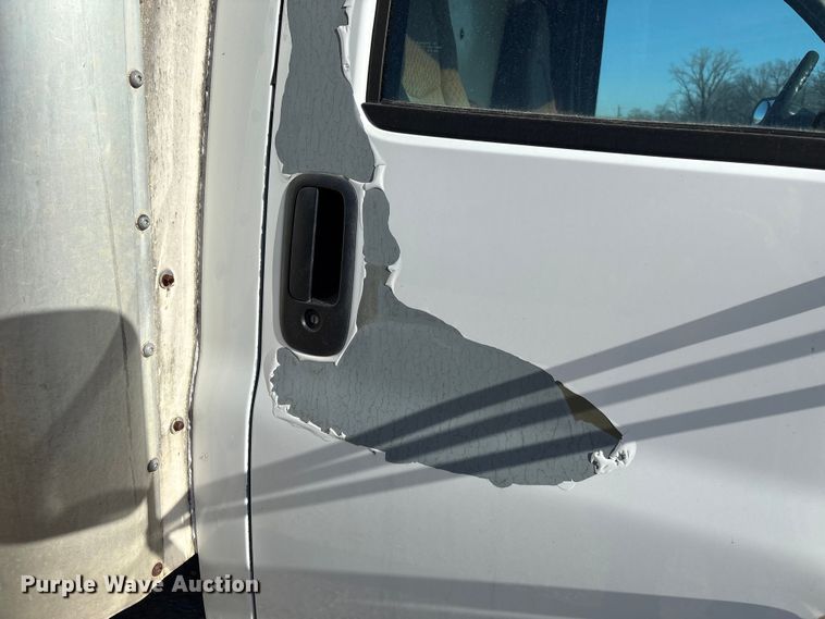 image for item FI0788 2004 Chevrolet  Express box truck