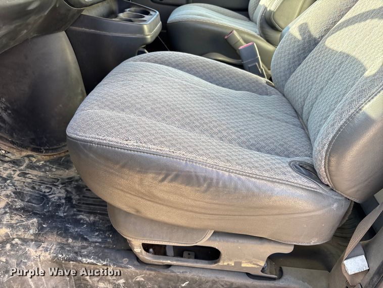 image for item FI0788 2004 Chevrolet  Express box truck