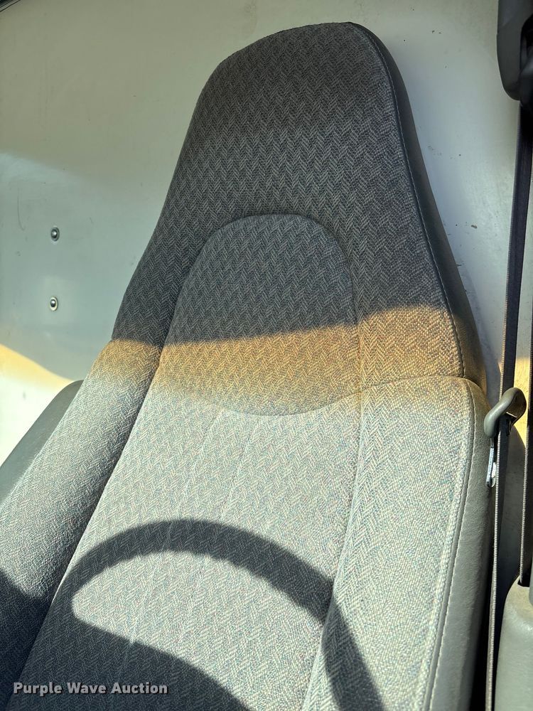 image for item FI0788 2004 Chevrolet  Express box truck